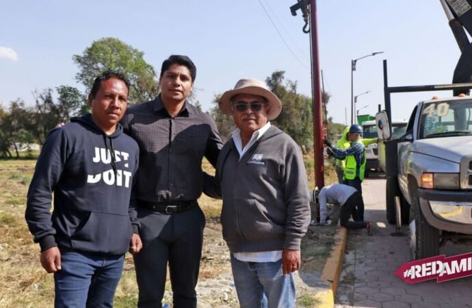 Omar Muñoz supervisa instalación de luminarias en Chautenco para fortalecer la seguridad